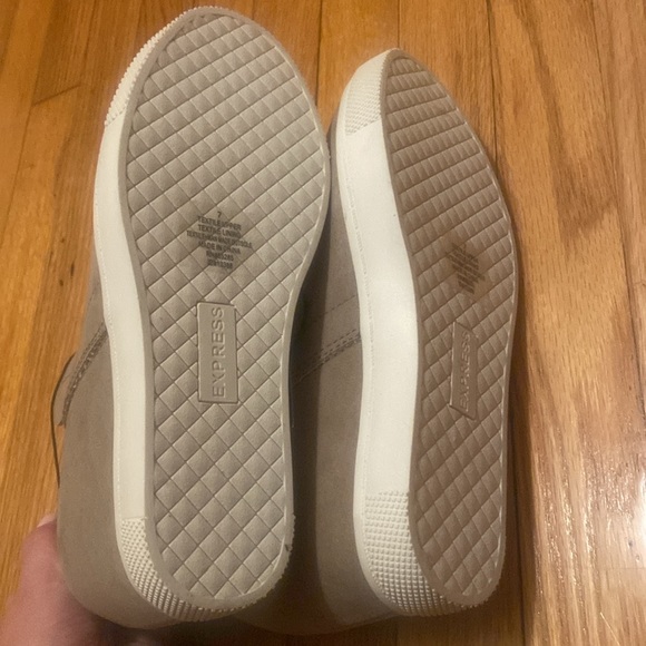 EXPRESS WEDGE SNEAKER SIZE 7 NEVER WORN - Picture 5 of 5